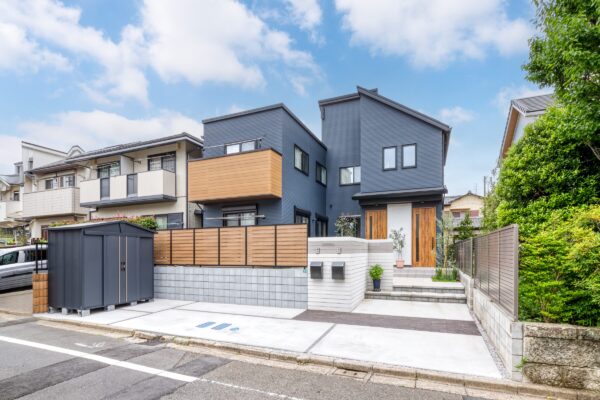 東京都小平市の二世帯住宅外構、家族6人が安心して暮らせる広々とした外構全景